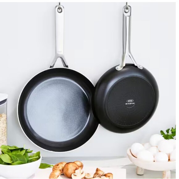 Oxo Black Skillet with Silver Handle 9.5 in/24 cm Frying Pan - Picture 5 of 12